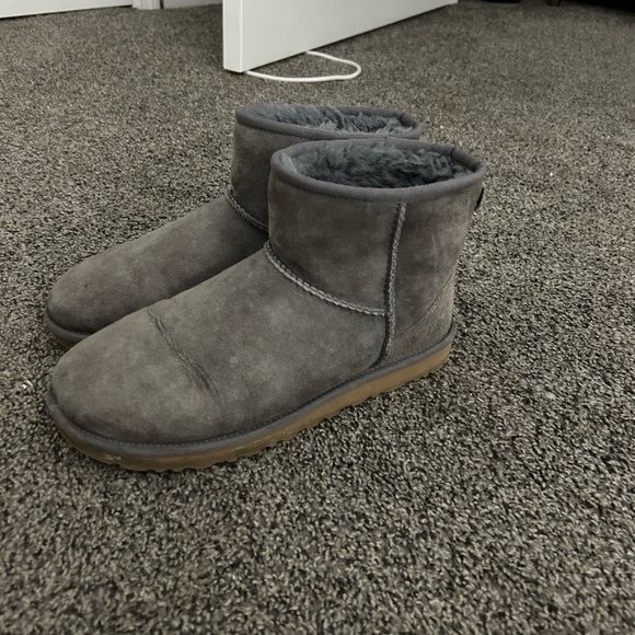 UGG Women Light Purple Boots - Picture 3 of 3